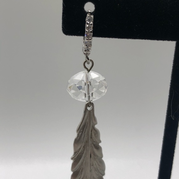 Playful drop earrings - Picture 2 of 7